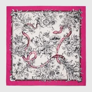 GUCCI Printed Silk Carré 100% Silk 35.4 x 35.4 NWT